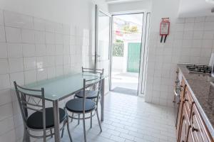 Beachside Patio Apartment - AC inrooms