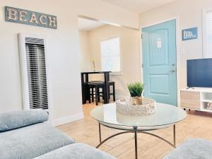 Cozy Beach Cottage with Bicycles