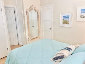 Cozy Beach Cottage with Bicycles