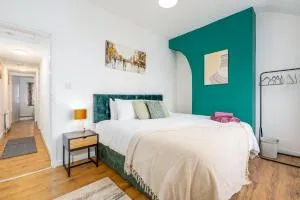 Modern 3 bed perfect for contractors and families - 赫拉比