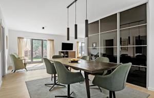 3 Bedroom Beautiful Apartment In Samsø