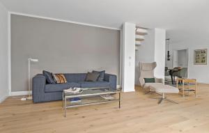 3 Bedroom Beautiful Apartment In Samsø