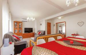 3 Bedroom Nice Apartment In Santa Pola