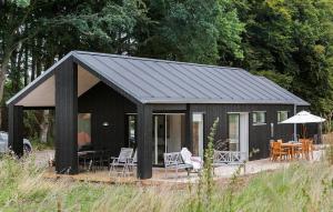 4 Bedroom Nice Home In Ebeltoft