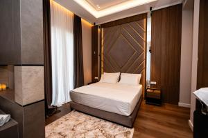 Deluxe Suite with Spa Bath room in Royal Hill Hotel