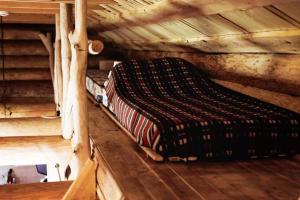 Cozy cabin by the lake in ecological farm Kemešys