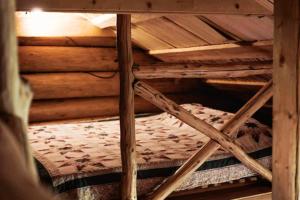 Cozy cabin by the lake in ecological farm Kemešys