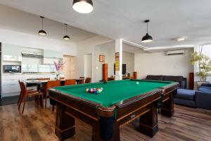 Spacious Duplex Penthouse Arpoador