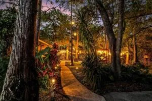 Tropical Oasis With Movie Theater - Orangetree