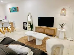 Tranquil Serenade - Brand New Home near Golf Courses & Theme Parks - Pimpama