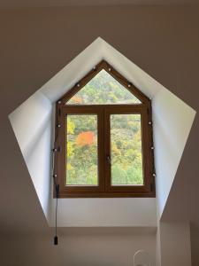 CALMFRANC ático abuhardillado con vistas al río y la montaña Avistamiento de ciervos en Canfranc Pueblo