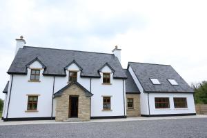 Meadow View House - Spacious Family Retreat in the Heart of Donegal