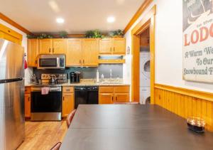 Red Pine Mountain Retreat steps from the Cabriolet