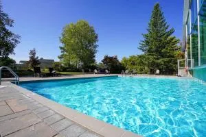 Fully Renovated At the Victoria-Carriage Hills - Edgar