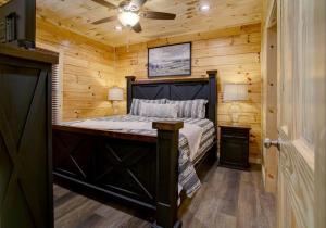 NEWLY Built! 5BR-5BH-Hottub-WIFI-Theater-Pool Tble