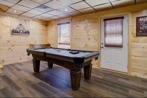 NEWLY Built! 5BR-5BH-Hottub-WIFI-Theater-Pool Tble