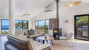 Ocean Ridge at Killcare by HolidayCo