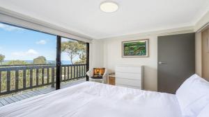 Ocean Ridge at Killcare by HolidayCo