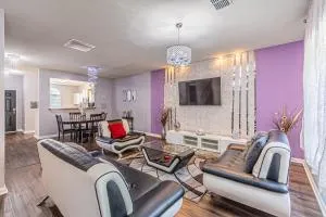 Luxury 5BR Dallas Retreat with Business Amenities - Perfect for Business Travelers, Families & Groups - لانكاستر