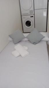 Estudio encantador cerca del carrefour rosaleda 1