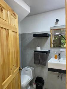 Villa Toronto-Jungle AC Suite for 3-Kitchen-Walk to Playa Chiquita