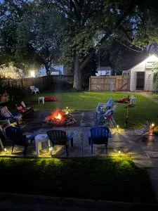 515Escape - Near downtown, private backyard, firepit, bbq, fun! - East Troy