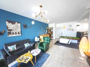 Galaxy 3BR 12-16pax Sea View I Wifi I 5min to Jonker