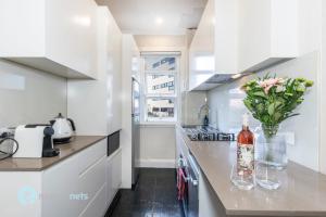 Top Floor 1 Bedroom Apt Sunroom Close To CBD