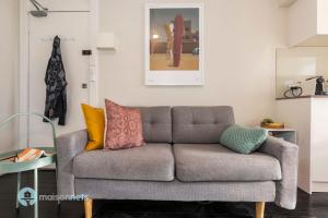 Top Floor 1 Bedroom Apt Sunroom Close To CBD