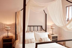 Diles & Rinies Tinos Greece