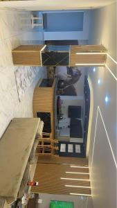 شقه فاخره بشيخ زايد خلف مجمع اركان