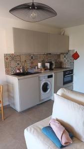 Coquet studio vue mer et place privée 10mn mer