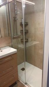 Coquet studio vue mer et place privée 10mn mer