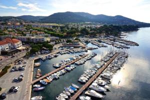 Coquet studio vue mer et place privée 10mn mer