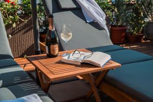 Three Dolphins Hotel with a Rooftop terracе