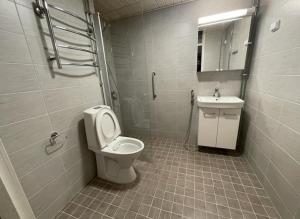 Empty 2-room apartment in green Kerava