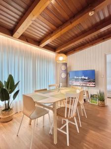 Moment Stay, Airport Railroad, Hongik University Station 1 stop , Seoul travel