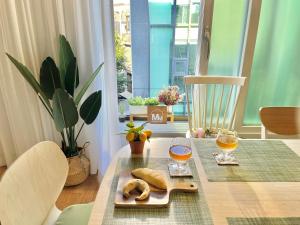 Moment Stay, Hongik University Station 1 stop , Seoul travel