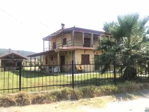 Part of a Villa near the beach with private entrance - Skála