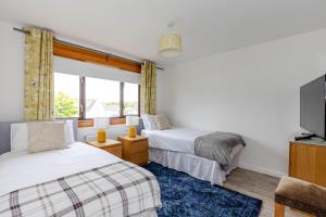 20 mins to Edinburgh 3 bedroom detached family house Wi-Fi Parking