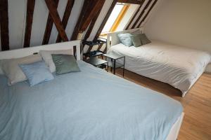 Stylish Canal-Side 2BR-1LR Apt, at Center of Gent