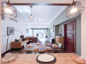 Luxury 2bedroom with Balcony & View Palm Dubai