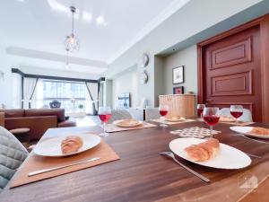 Luxury 2bedroom with Balcony & View Palm Dubai