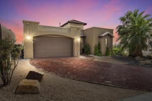 Relax & Rejuvenate- Pool, Sauna & Gym home