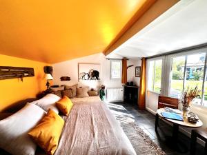 B&B / Chambres d'hotes Le Jardin des Portes : Chambre Lit King-Size - Vue sur Jardin