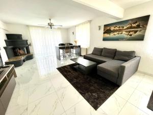 Luxuriöses Apartment mit Pool