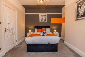 2 Bedroom Apartment Next to Brighton Beach & Shopping Center