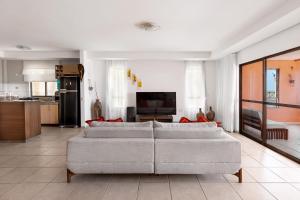 Oceanview A102 - PÉ NA ÁREA - perto do centro, 2 dormitórios, piscina, cozinha, 116m2