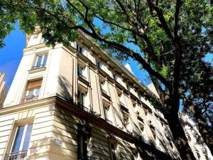 Appartement Haussmanien au coeur du village Montmartre ! - 4-Sterne-Hotels in Paris