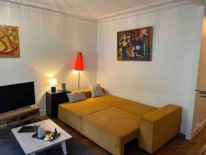 Appartement Haussmanien au coeur du village Montmartre !